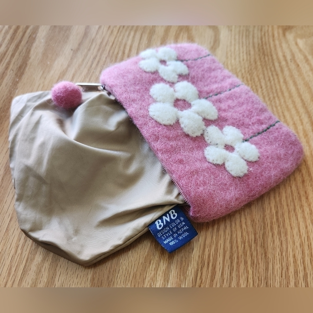 BNB PINK 100% WOOL FLOWER COIN PURSE - Picture 5 of 6